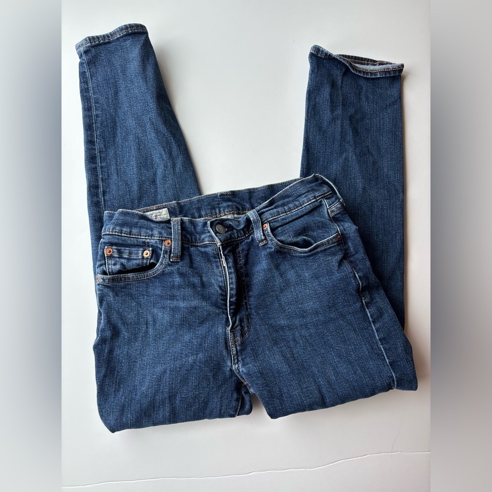 Levi’s premium waterless, dark wash straight leg, jeans size 30/30-